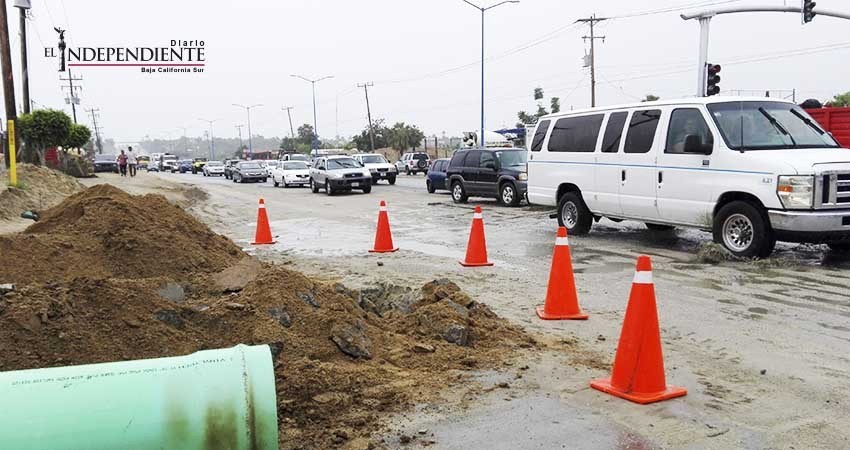Soportan enorme  fuga de aguas negras colonos de El Zacatal