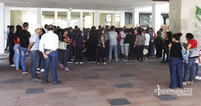 Insiste Conalep en que administrativos no tienen sueldos altos