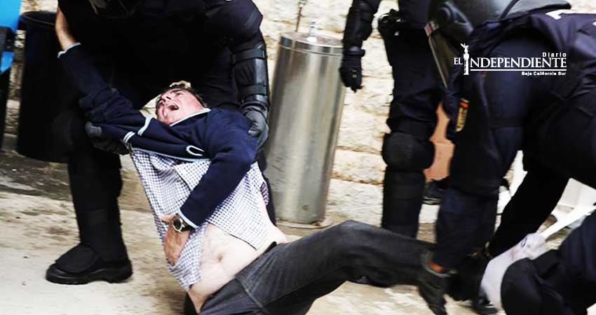 Suman 844 heridos por represión en Cataluña