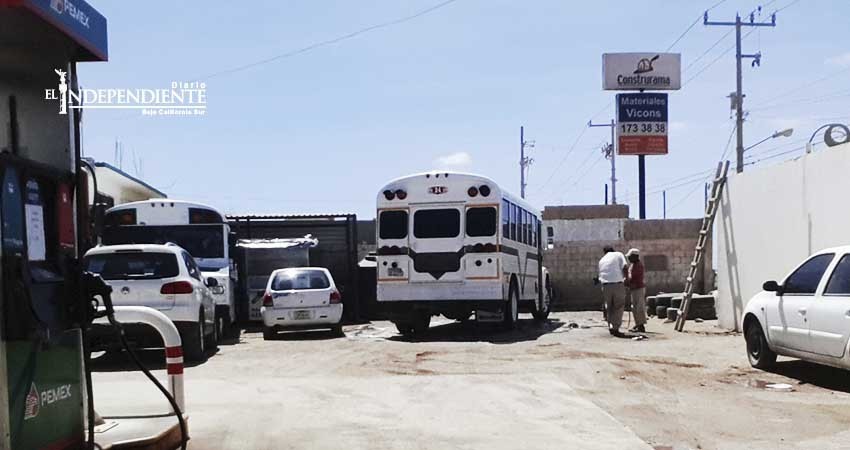Servicio de transporte publico lejos de lo que Los Cabos ofrece como destino de lujo