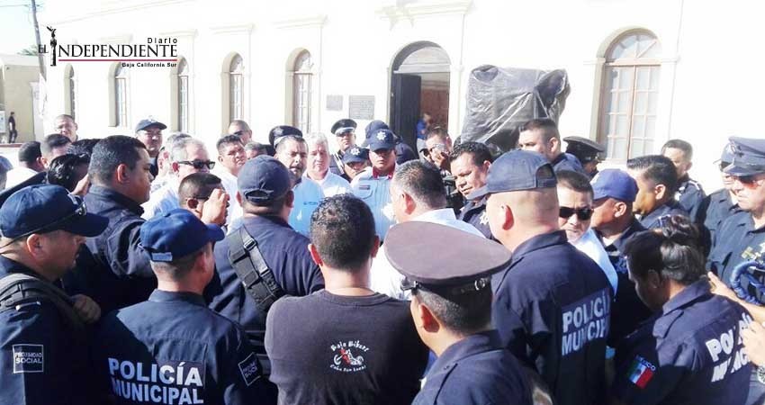 Protestan policías de Los Cabos ante notificación de despido