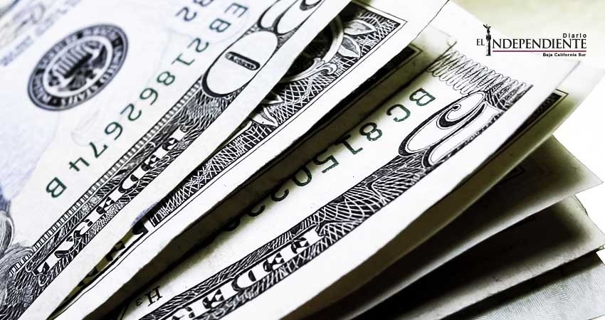 Sube el dólar a 18.95 pesos a la venta ante incertidumbre por TLCAN