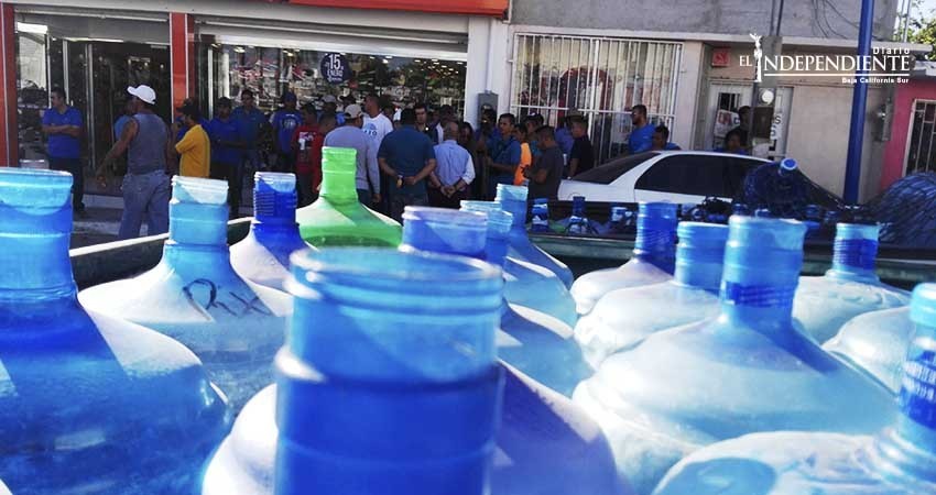Más de 10 plantas purificadoras de agua fueron suspendidas; se manifiestan propietarios