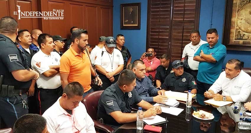 Que se respete el derecho de defensa a policías notificados de despido: abogado