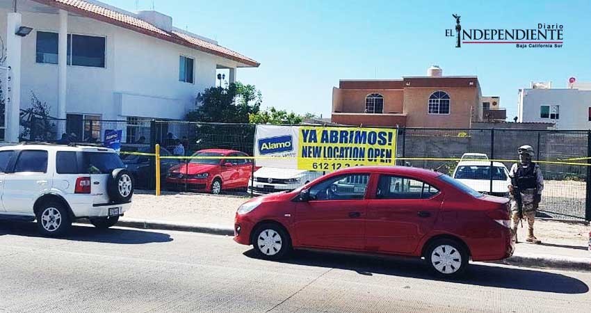 Se llevan a una mujer a la fuerza de su centro de trabajo