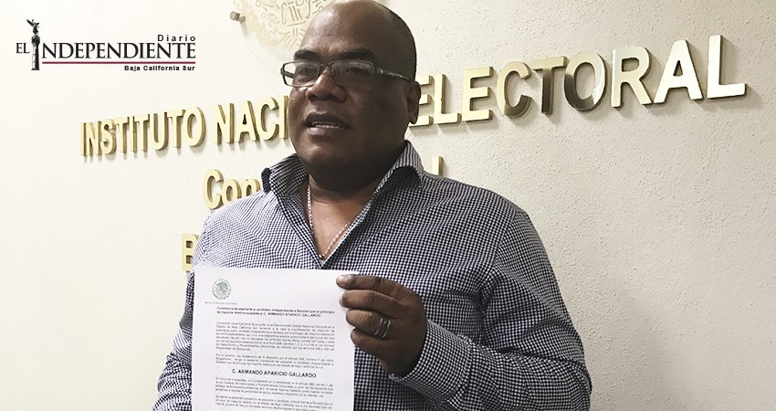 Entrega INE a Armando Aparicio constancia de candidato independiente