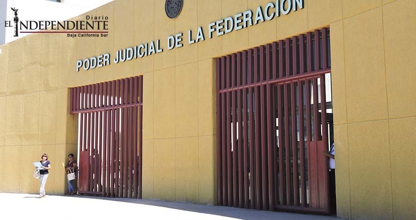 Sindicalizados del ISSSTE presentan amparos para obtener hojas cafés