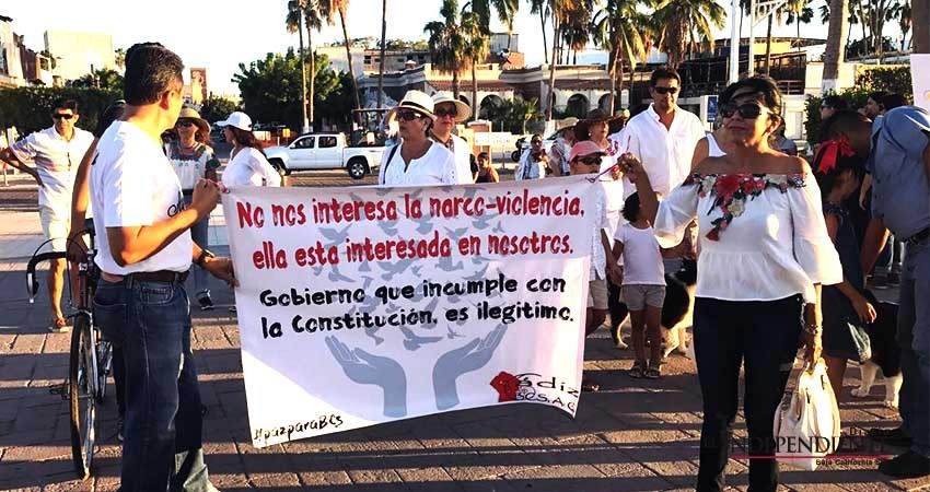 Marchan ciudadanos en protesta por violencia en BCS