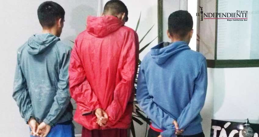 Aseguran a tres personas y 925 dosis de sustancias ilícitas y dos básculas grameras en SJC