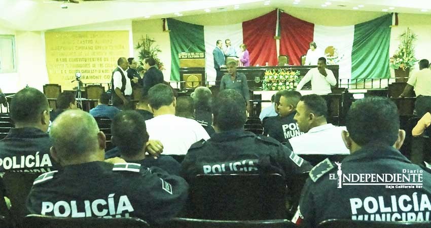 Plantan diputados a policías de La Paz; Comisión de Seguridad afirma que no había cita pactada