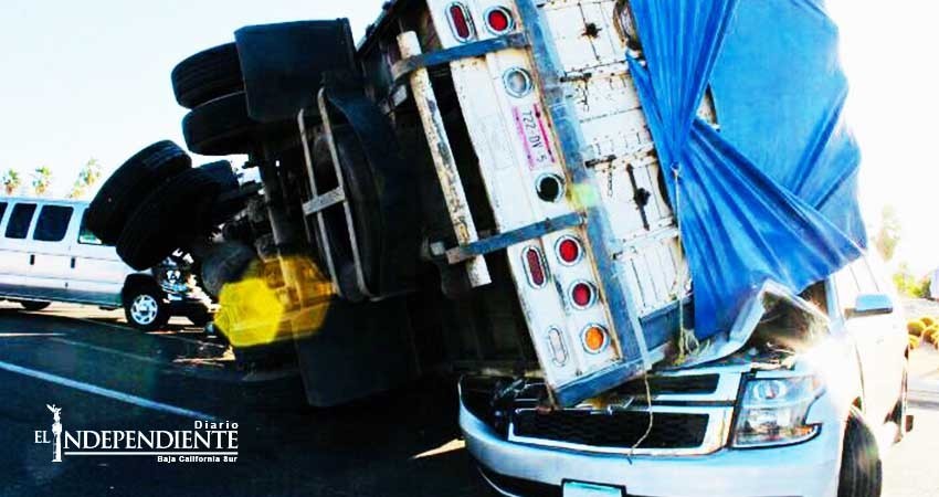 Fuerte accidente en glorieta Fonatur genera caos vial