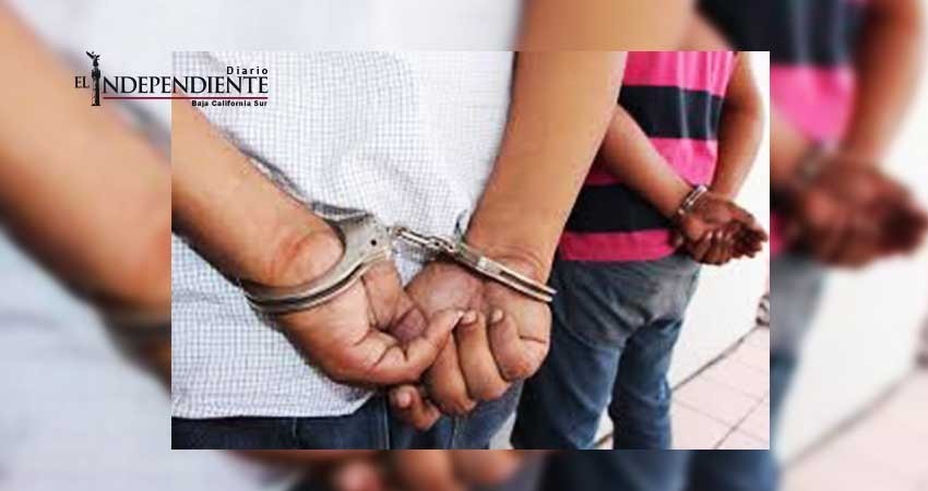 Vinculan a proceso a dos personas por robar un vehículo