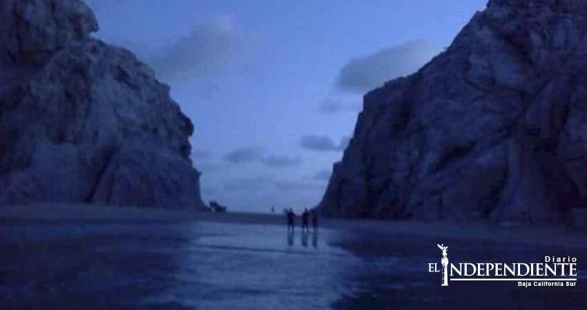 Retoma grupo de nadadores sus actividades nocturnas