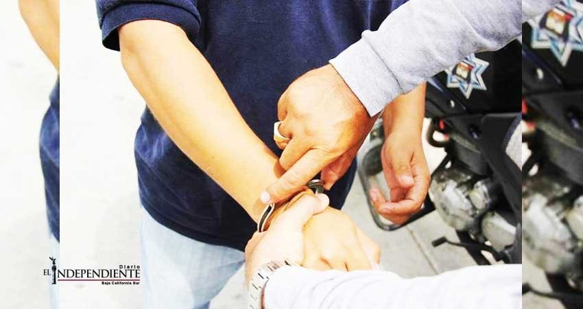 Le impusieron una orden de restricción por agredir a una persona