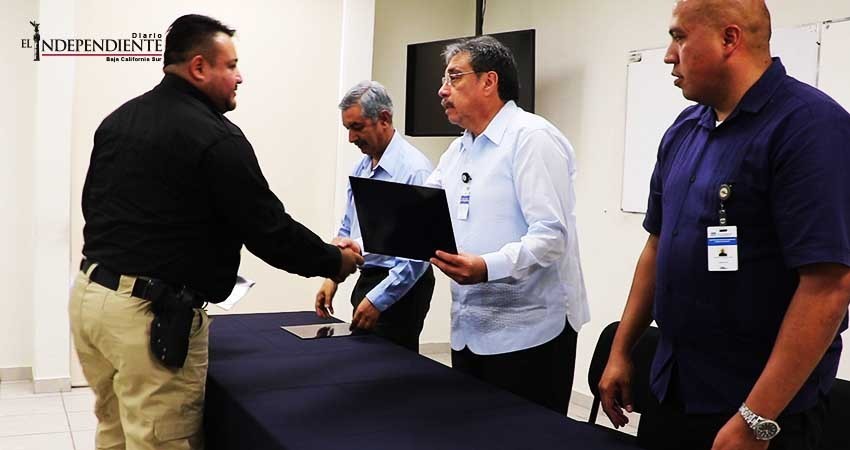 Reciben  reconocimientos elementos de investigación de la Policía Ministerial