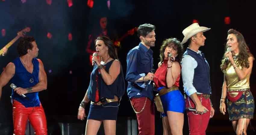 Más de 80 mil personas corean temas de Timbiriche en el Zócalo