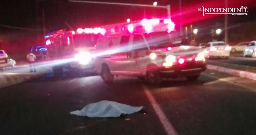 Cae de moto y muere atropellado por un vehículo en CSL