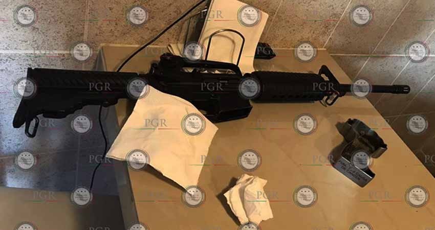 Atacan con granadas a policías en Puebla; muere uno de los agresores