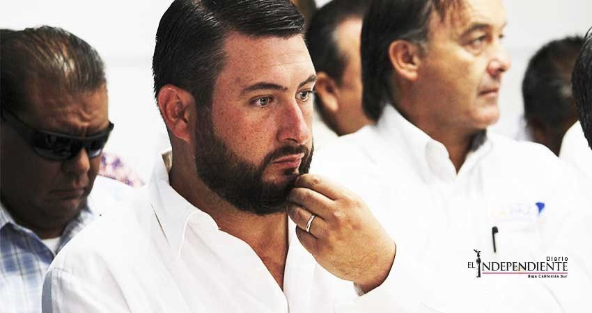 No debe renunciar Mendoza Davis a su gobierno, advierte Ricardo Barroso