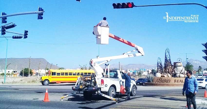 Para tener vialidades ágiles y seguras instalan semáforos inteligentes en La Paz