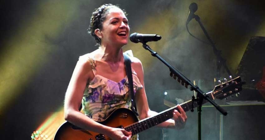 Natalia Lafourcade promete conectarse con público de la FIL