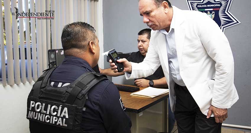 Aplican examen médico a policías municipales de La Paz