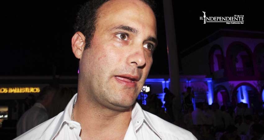 Senador Fernández Sánchez Navarro anuncia su retiro de la vida política