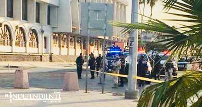 En pleno malecon de La Paz asesinan a un Cmte. de la Policía y dos estatales más