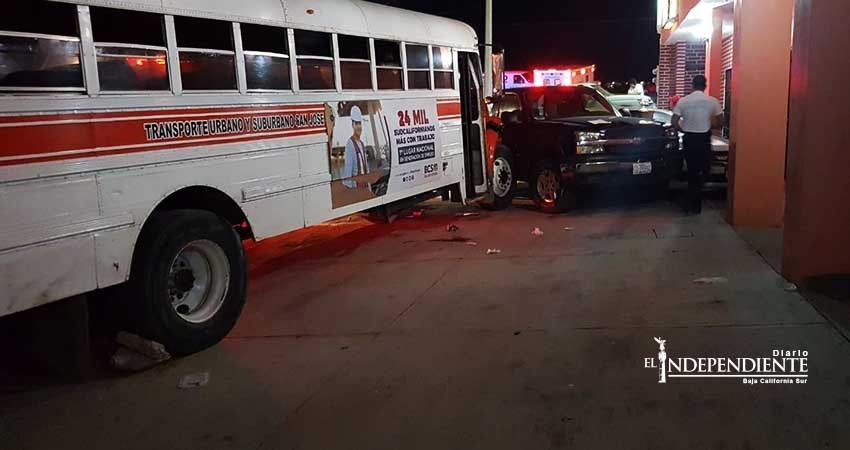 Mientras conducía muere chofer de transporte público al sufrir infarto