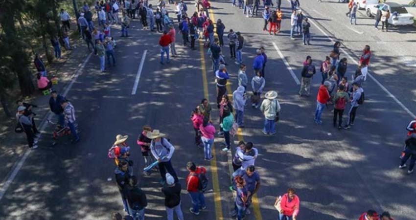 Maestros de la CNTE protestan por descuento de ISR en su aguinaldo