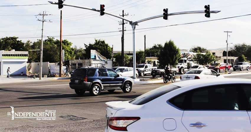 Ponen en marcha modernización de semáforos en La Paz