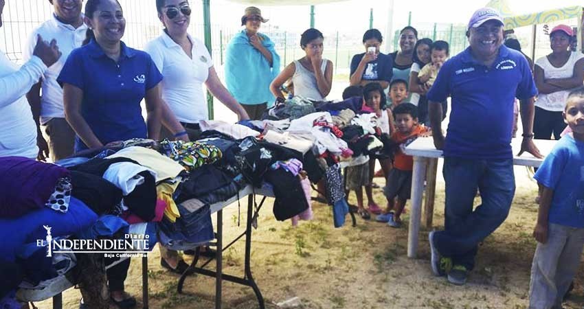 Olvido de turistas permite entregar miles de prendas