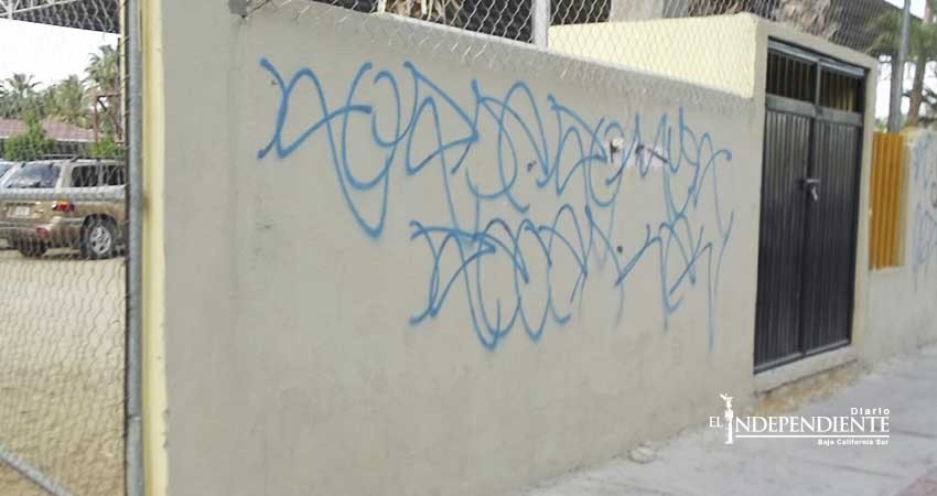 Roban cableado en Secundaria Técnica 23 de la comunidad de Santa Anita