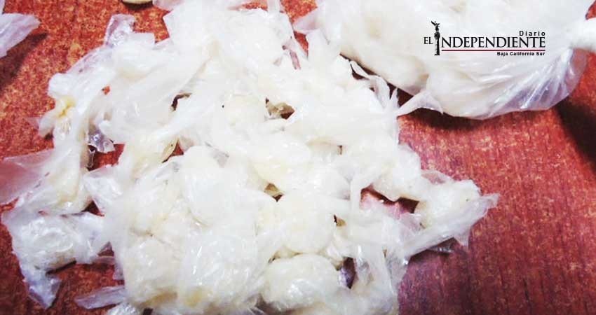 Mediante cateo aseguran a una persona con más de 3 mil 500 dosis de sustancias ilícitas