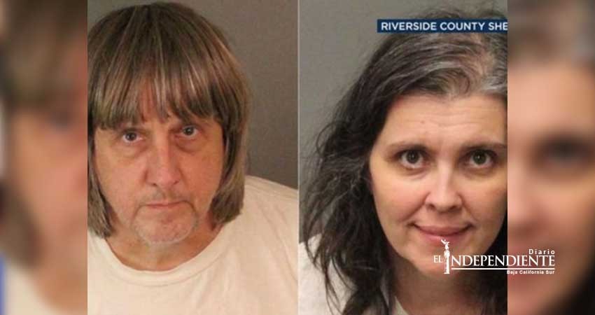 Rescatan a 13 hermanos encadenados en California