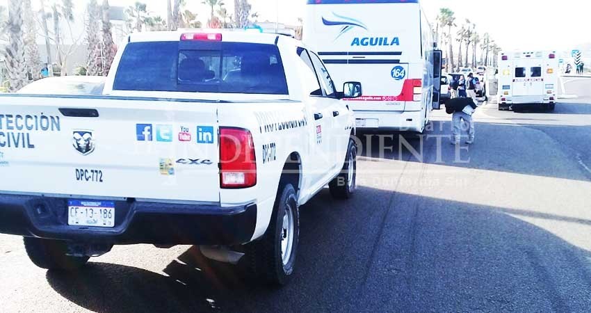 Carambola deja cuatro vehículos dañados; involucrado autobús del “Águila”