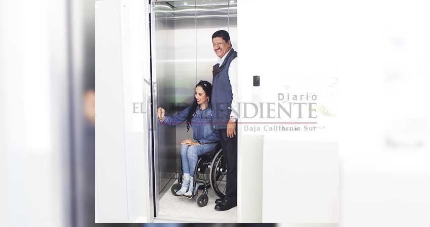 Habilita Ayto de La Paz un elevador para personas con discapacidad y adultos mayores