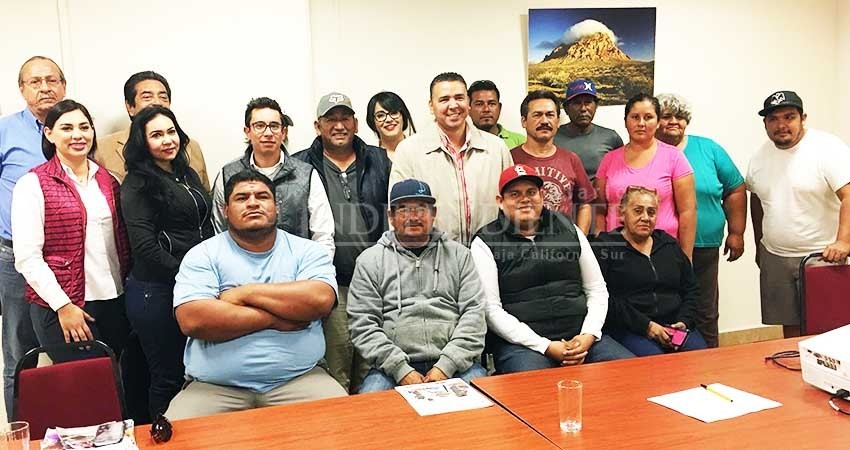 Se reúnen productores del Manglito y autoridades federales 