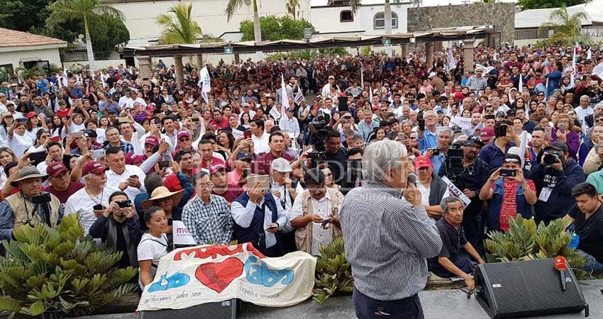 Durante visita a BCS, reafirma AMLO candidatura a senador de Victor Castro