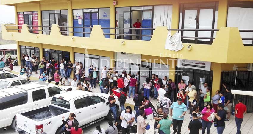 Venció el plazo para tramitar credencial para votar; decenas de ciudadanos lo dejaron para lo último