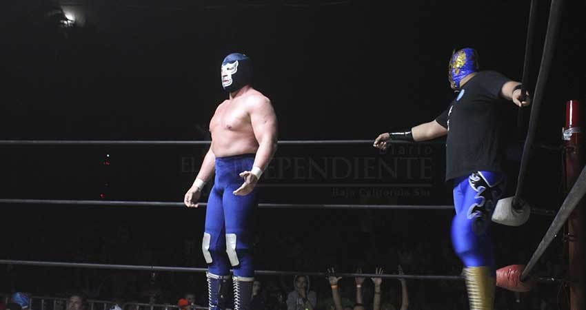 Blue Demon Jr, se llevó la noche en la Arena California 5