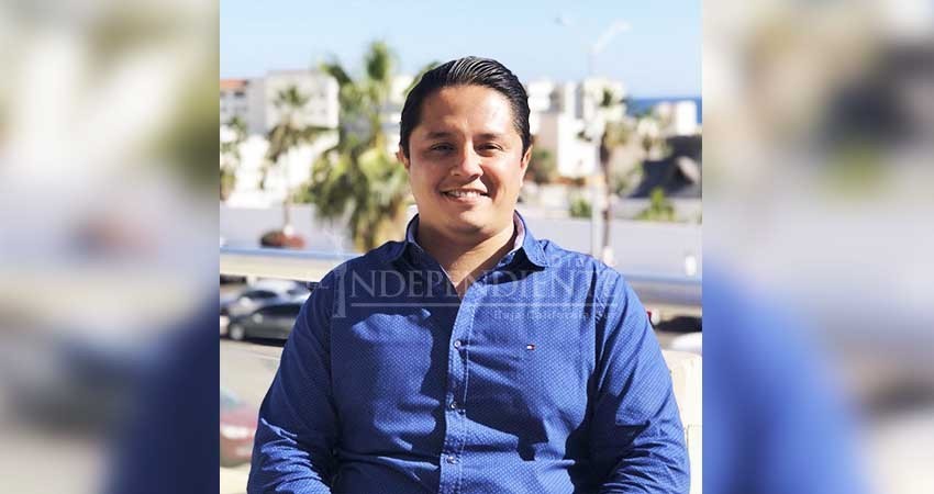 Fernando Altamirano, candidato independiente por el Distrito 1 logra firmas