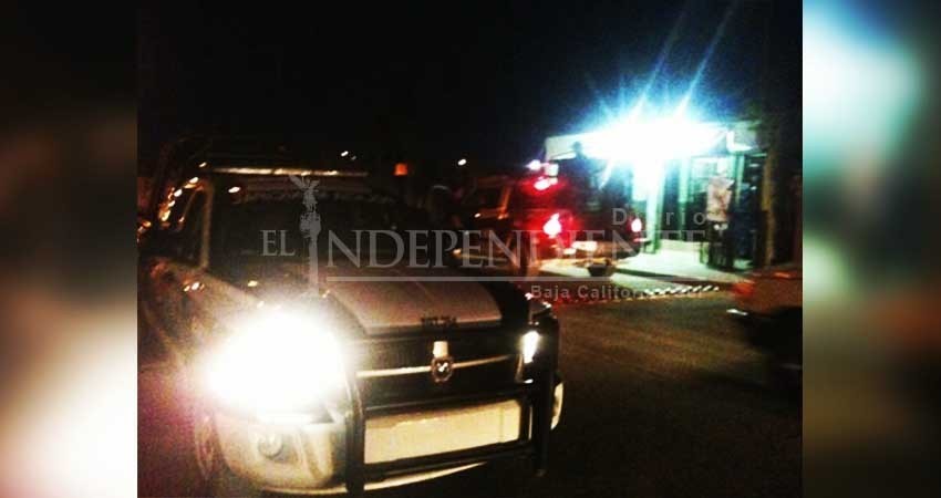 A punta de pistola asaltan mini súper en CSL