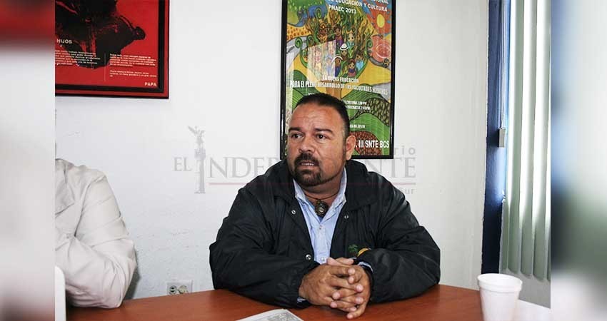Incumple SEP con ley del servicio profesional docente, denuncia maestro de preparatoria