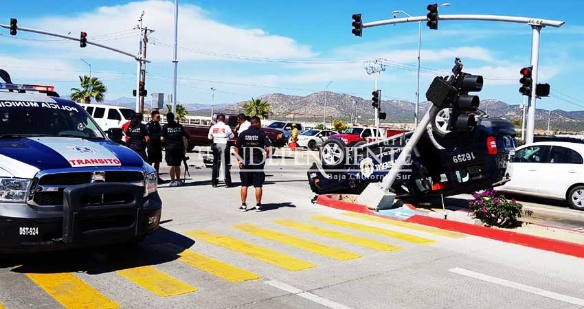 Patrulla de la Gendarmería choca y se vuelca en CSL