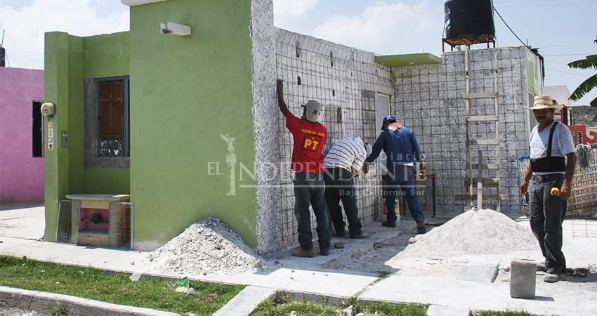 Entregó Invi 76 viviendas a personas que no estaban en pobreza extrema