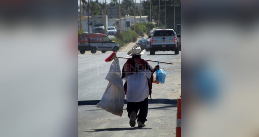 Indigentes, realidad que diario viste las calles de Los Cabos