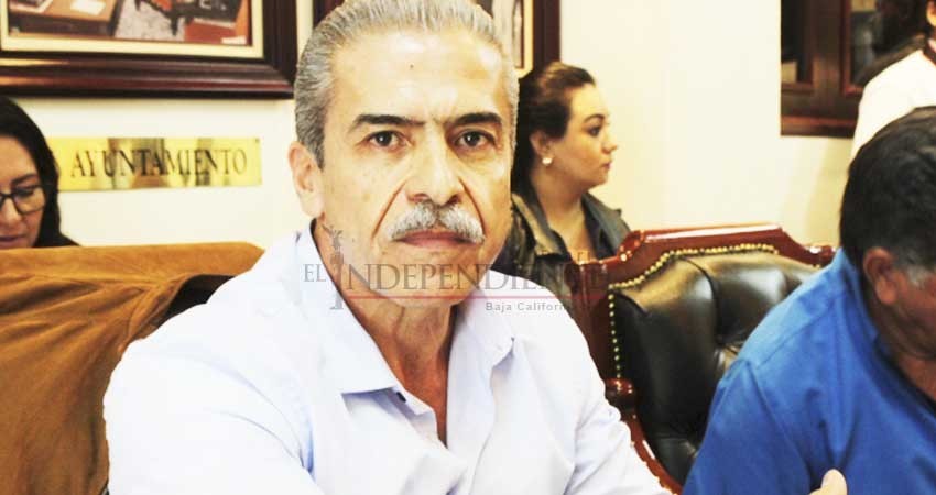Regidor Flores Romero solicita 2da licencia temporal por 30 días y sin goce de sueldo
