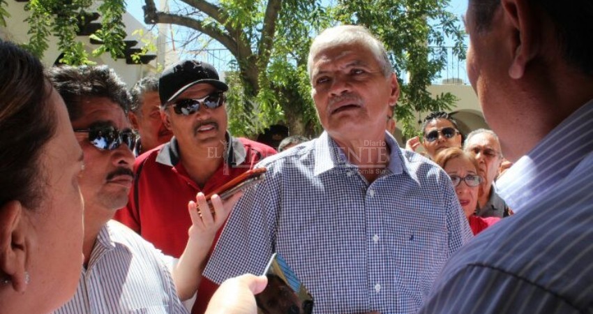 Abordan transportistas a alcalde  De la Rosa