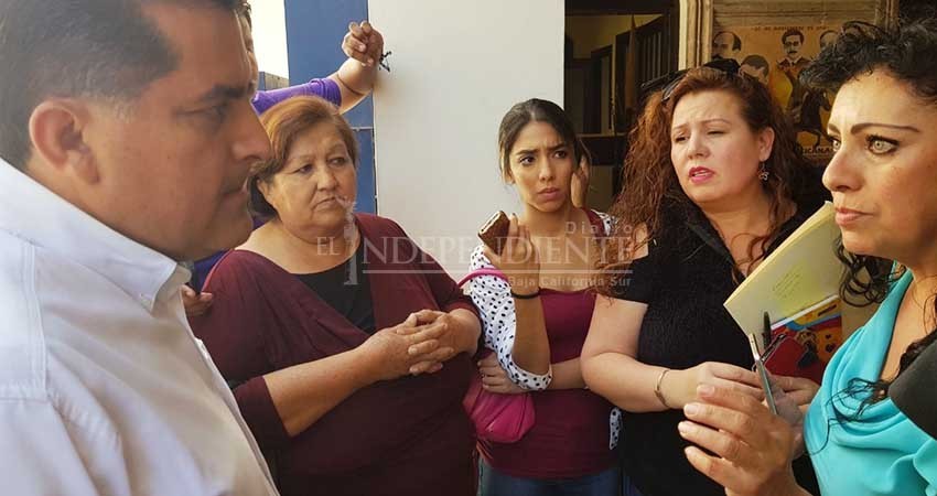 Piden monitoras escolares el pago de salarios atrasados